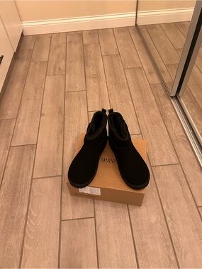 Men’s Mishansha Black Slip-On Ankle Boots with Pull Tab